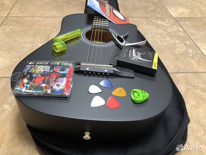 Гитара с комплектом для начинающего