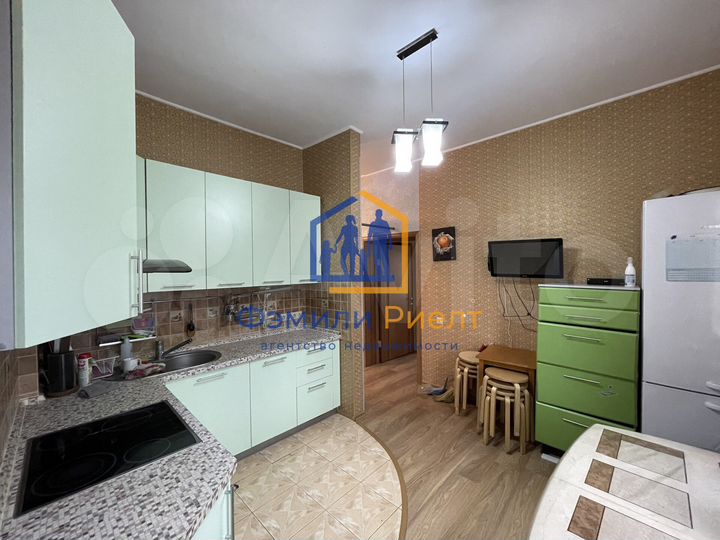 Дом 179,8 м² на участке 13,1 сот.