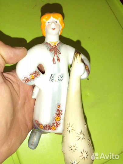 Статуэтка фарфор богатырь (котигорошко)