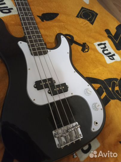 Бас гитара Rocket