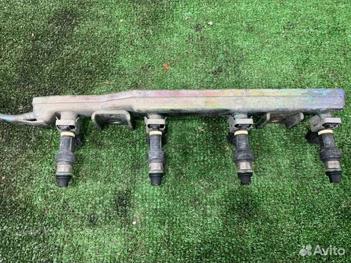 Топливная рампа (рейка) Nissan Almera Classic