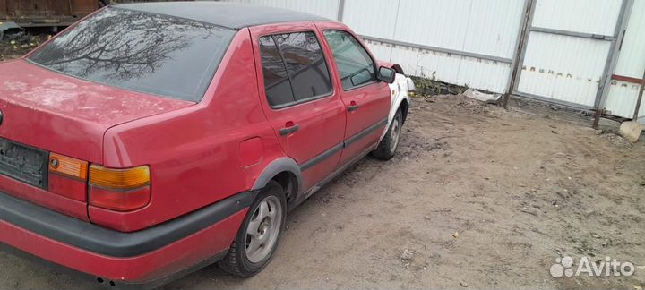 Volkswagen Vento 1.8 МТ, 1993, битый, 170 000 км