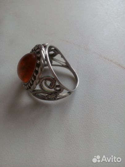 Кольцо с янтарем