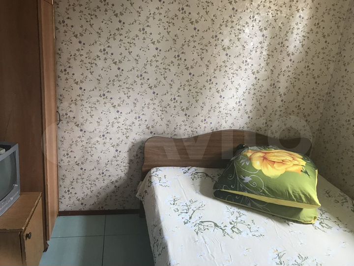 Комната 12 м² в 8-к., 1/2 эт.