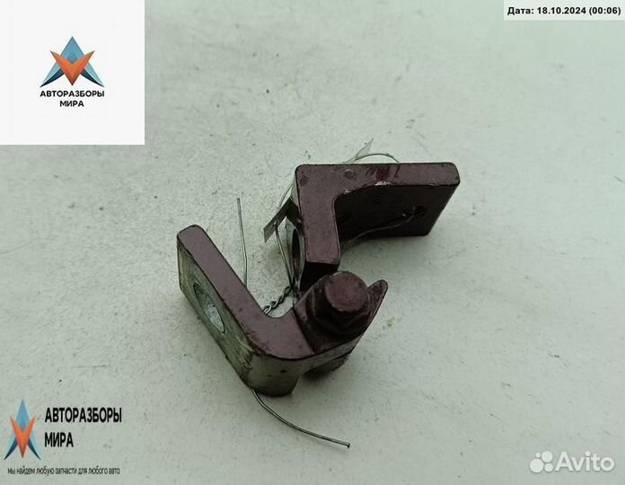 Петля двери Skoda Octavia 2 (A5) рест. 2009