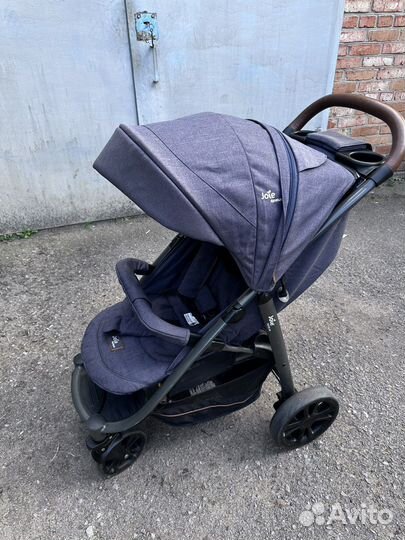 Коляска прогулочная Joie Signature