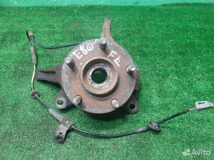 Кулак передний левый Mitsubishi Grandis 2008