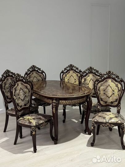 Стол и стулья