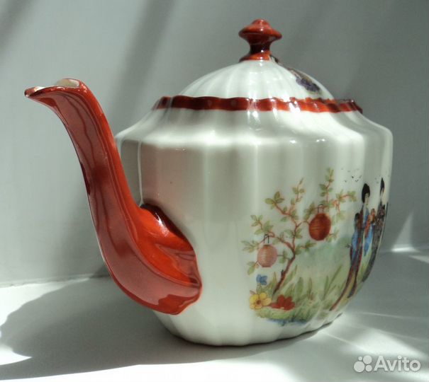Фарфоровый чайник шинуазри старый Китай