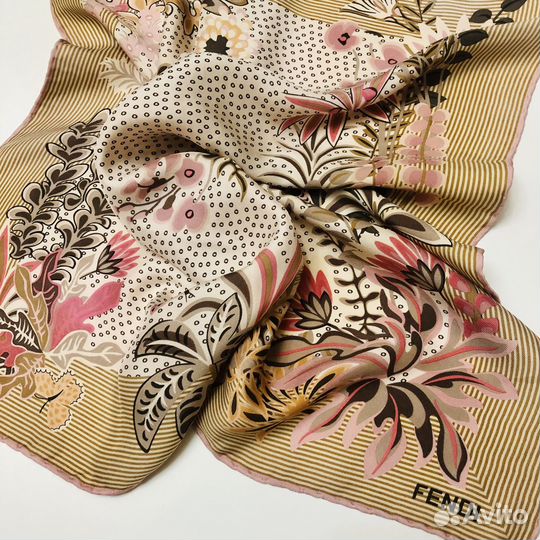 Шелковый платок fendi