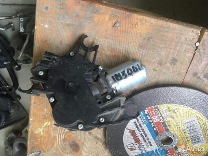 Моторчик стеклоочистителя задний Opel astra H