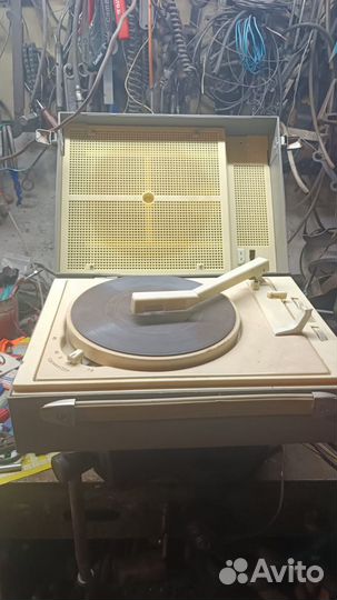 Проигрыватель виниловых пластинок СССР