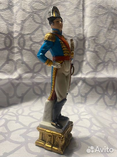 Фарфовая статуэтка маршал