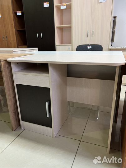 Компьютерный стол номер 4