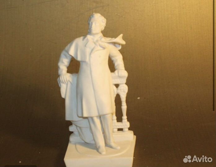Статуэтка А.С.Пушкина из бисквитного фарфора