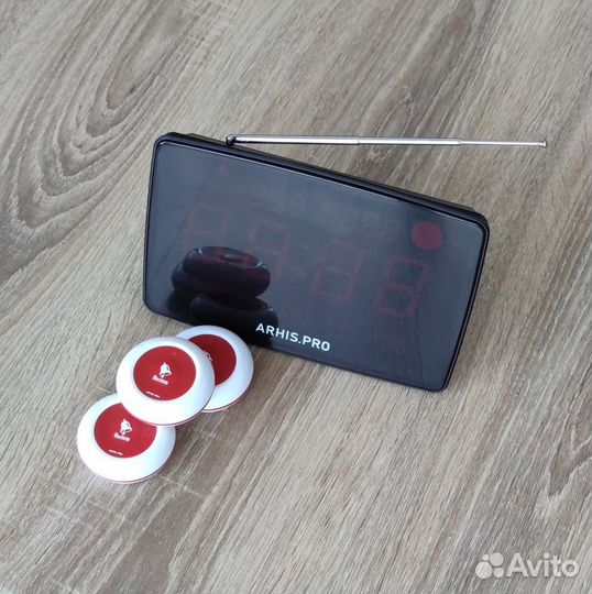 Кнпока вызова официанта и табло отображения вызова