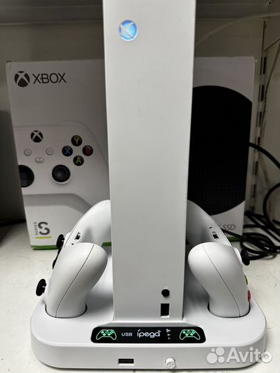 Xbox series s + 2 геймпада + GamePass на год