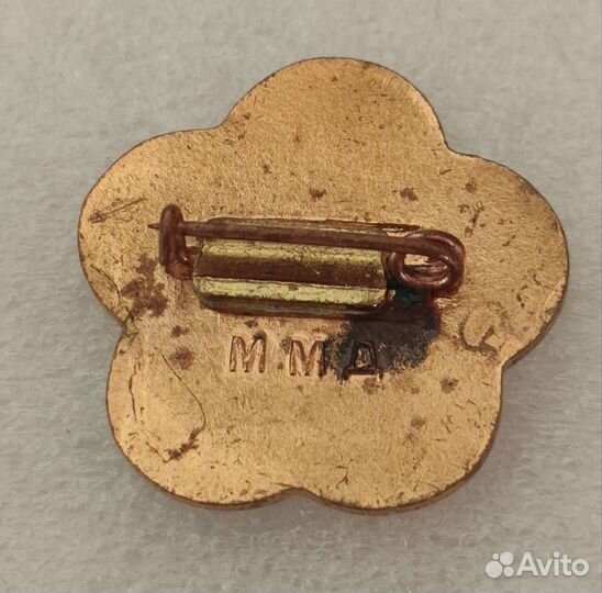 Тяжелые и фигурные значки СССР