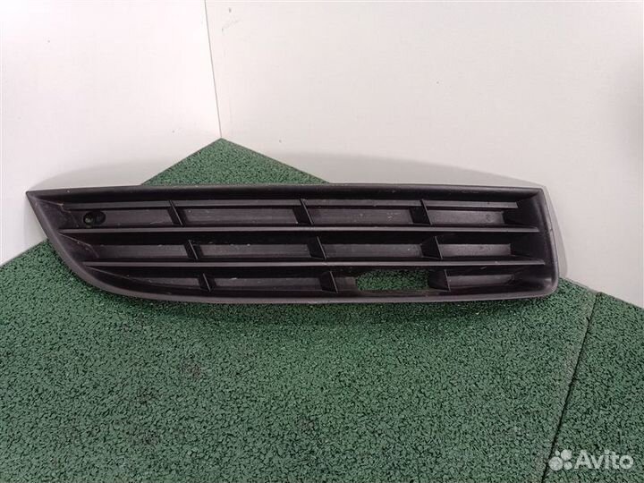 Решетка бампера передняя правая Vw Passat B7 2011