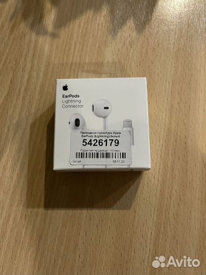 Оригинальные наушники Apple EarPods Lightning