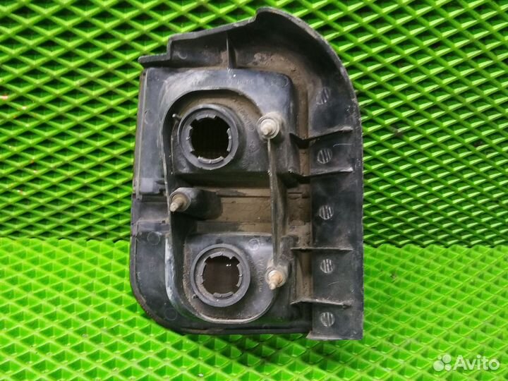 Фонарь задний правый Mitsubishi chariot