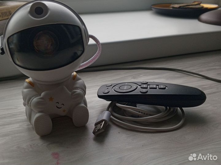 Ночник в виде космонавта