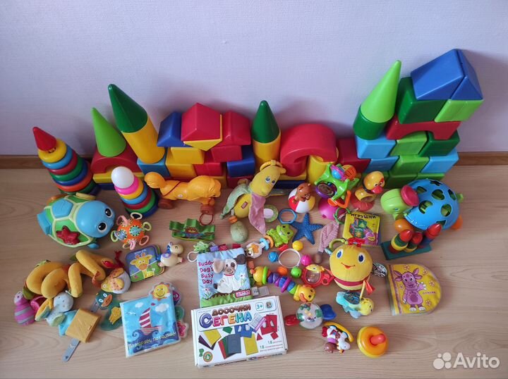 Развивающие игрушки для малышей пакетом