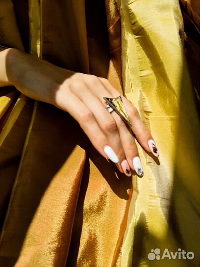 Кольцо с янтарём