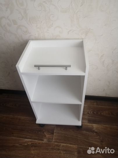 Косметологический столик на колесиках