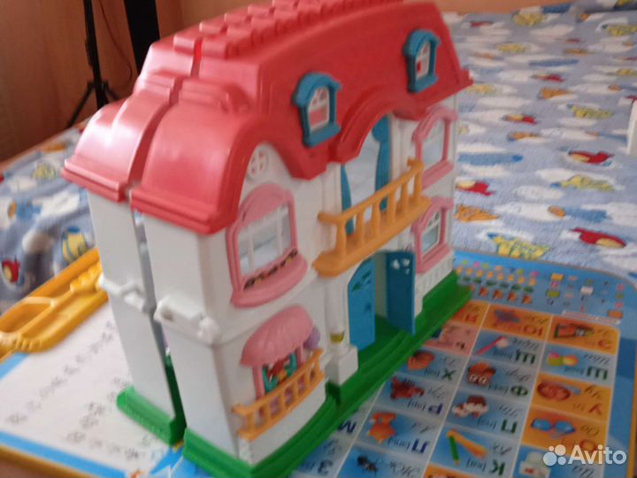 Домик кукольный в отличном состоянии