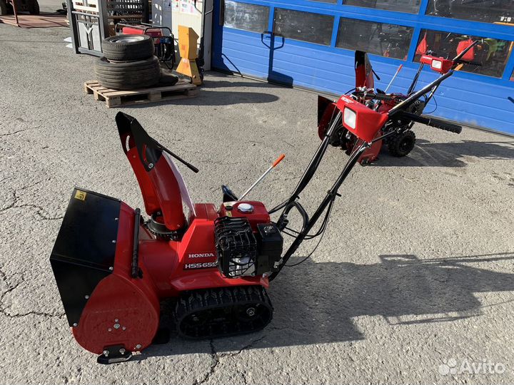 Снегоуборщик Honda HSS 655 ETD1 гусеничный