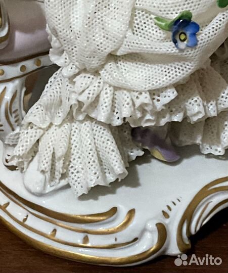 Чтение книги. Кружевной фарфор. Volkstedt