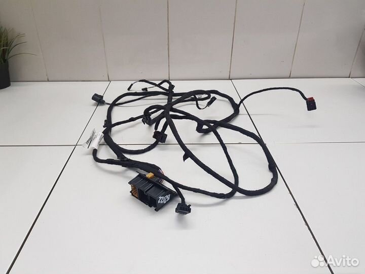 Электропроводка крышки багажника (Volkswagen Taos)