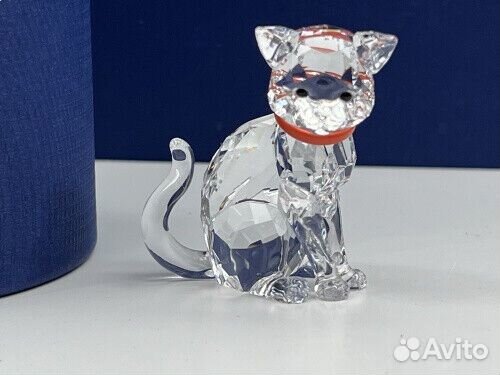 Фигурка Кошки мамы Swarovski в красном ошейнике
