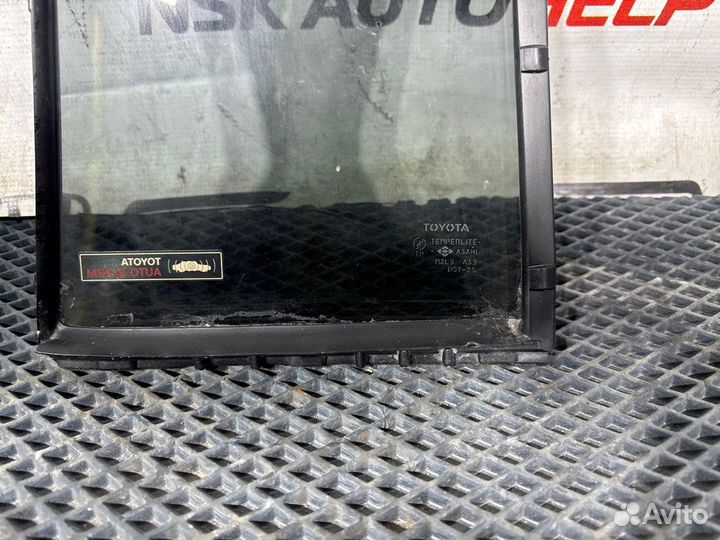Форточка двери задняя правая Toyota Kluger V