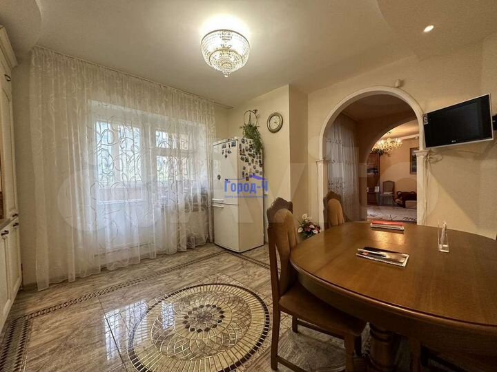 4-к. квартира, 142,1 м², 2/4 эт.