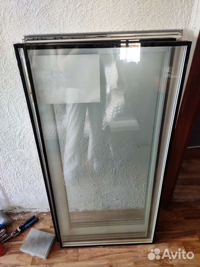 Пластиковое трехстворчатое окно, б/у