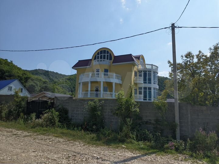 Дом 655 м² на участке 14 сот.