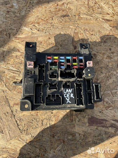 Блок предохранителей Mitsubishi Lancer 10