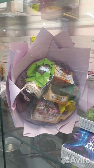 Букет подарок из чая и сладостей