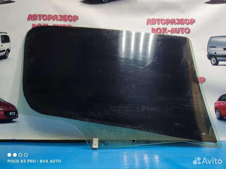 Заднее стекло левое Пежо 307