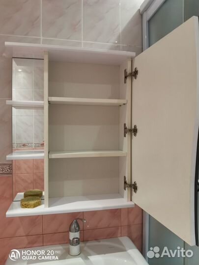 Шкафчик с зеркалом в ванную