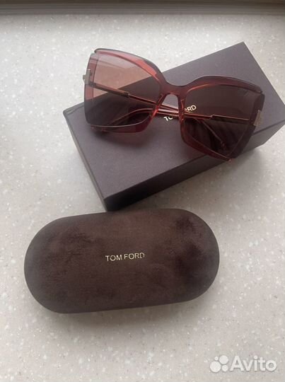 Солнцезащитные очки TOM ford