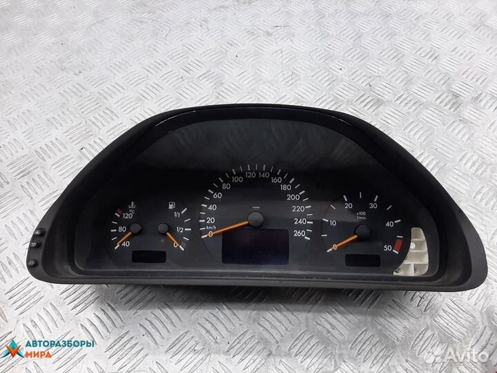 Щиток приборов (приборная панель) Mercedes-Benz