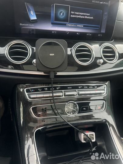 Держатель для телефона в машину с зарядкой