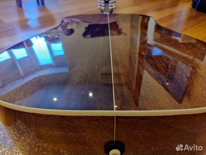 Акустическая гитара из массива Parkwood S61