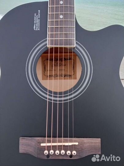 Акустическая гитара