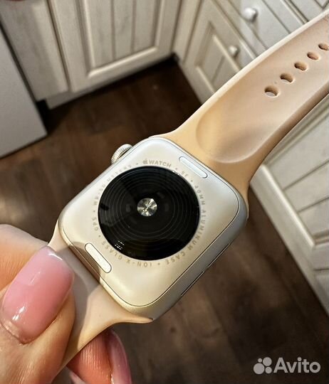 Часы Apple Watch SE