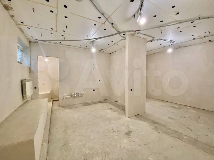 2-к. квартира, 57 м², 1/3 эт.