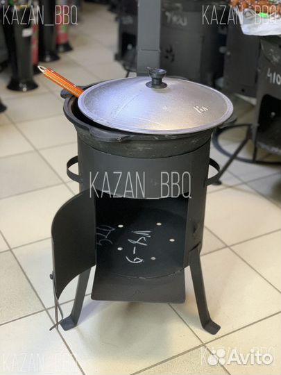 Казан чугунный и печь с трубой